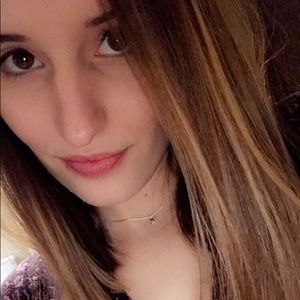 Meet your Posher, Halie